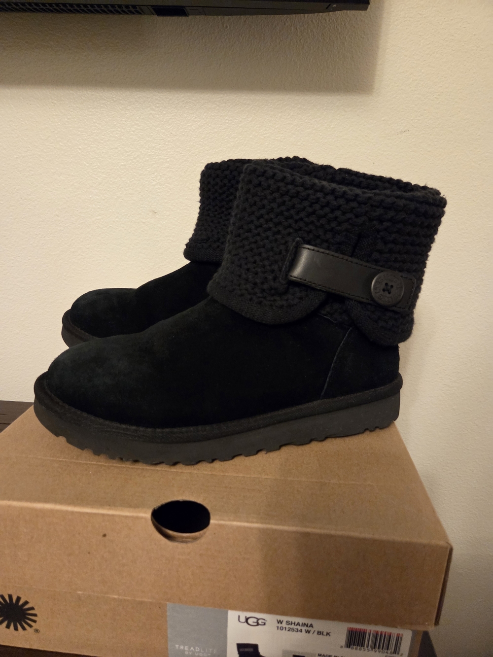 UGG Women’s Shaina Cuff Suede Ankle Boots, Size 8